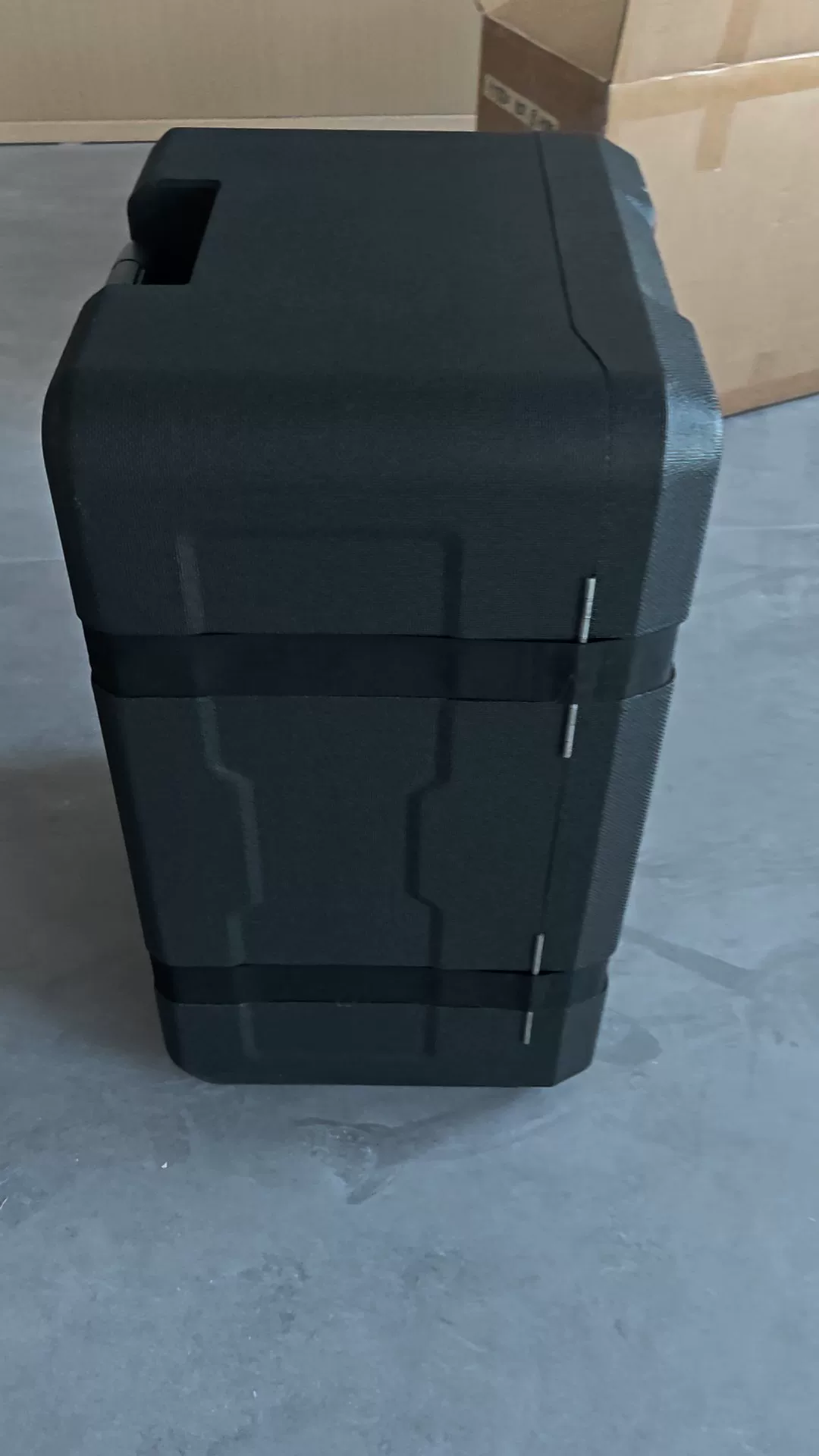 宇树 Unitree R1 人形机器人 极致轻巧 具身智能 AI大模型 语音交互 定制改造 家庭陪伴 文娱商演 教育科研 12